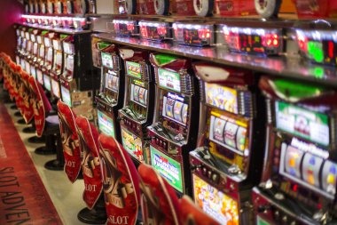 AduQ payout display and hand results